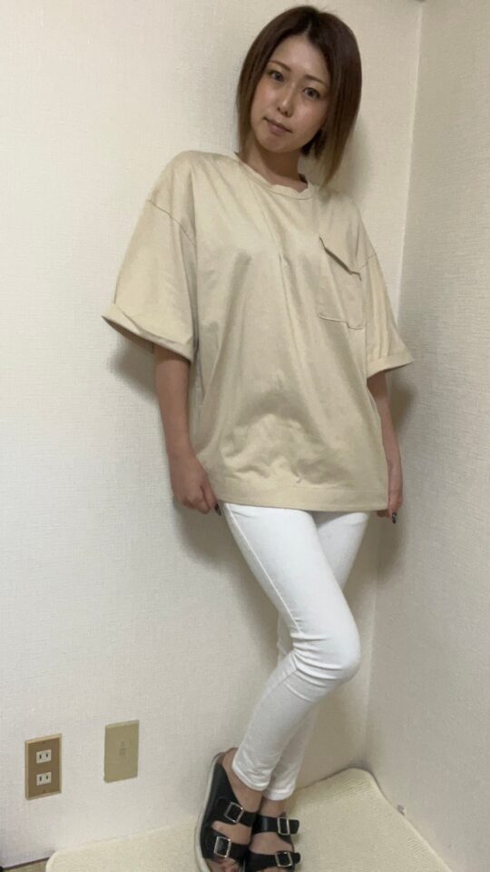 ベージュTシャツ　ペアルック